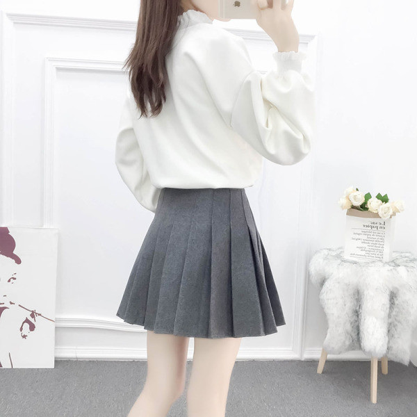 Naiste igapäevane komplekt tikandiga