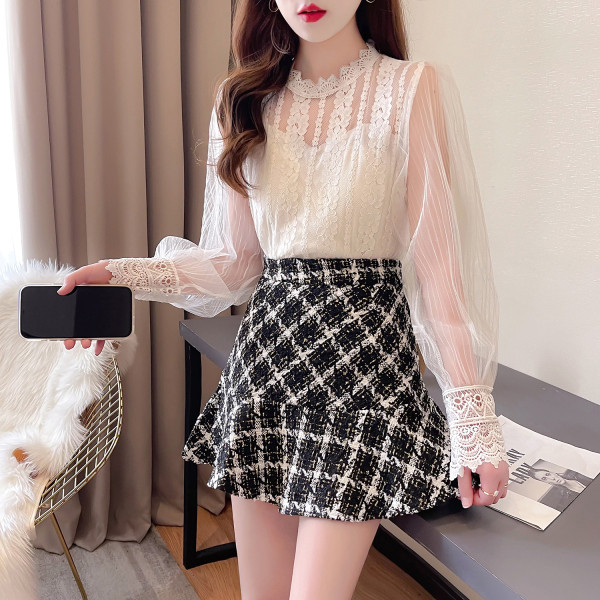 Μοντέρνο γυναικείο πουκάμισο με δαντέλα και φούστα με ψηλή  μέση