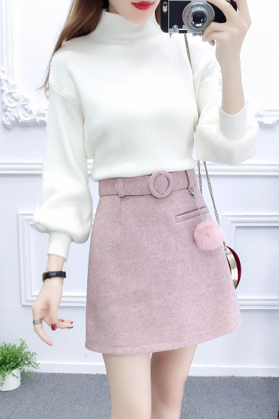 Naiste pusa ja seeliku komplekt koos vöö ja udusulgedega