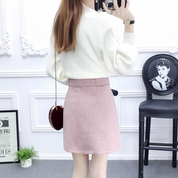 Naiste pusa ja seeliku komplekt koos vöö ja udusulgedega