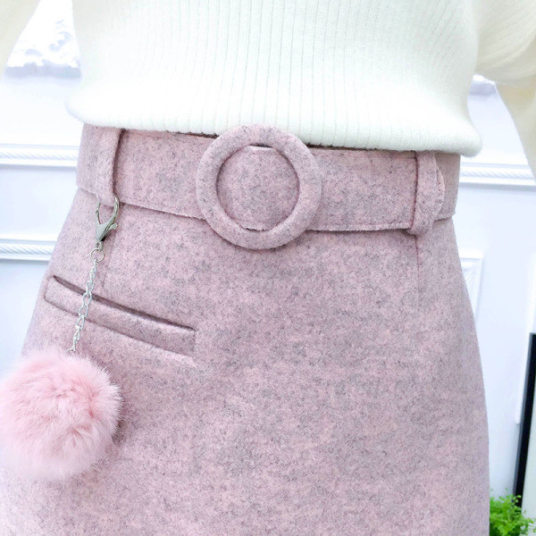 Naiste pusa ja seeliku komplekt koos vöö ja udusulgedega