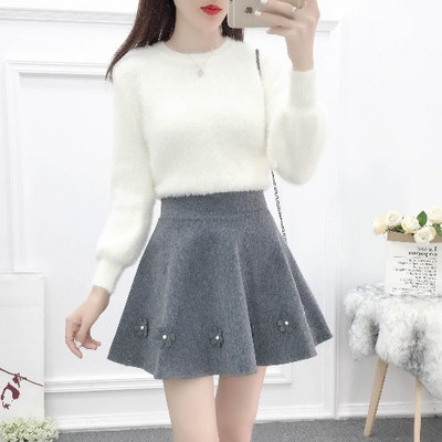 Модерен дамски комплект-разкроена пола и пуловер