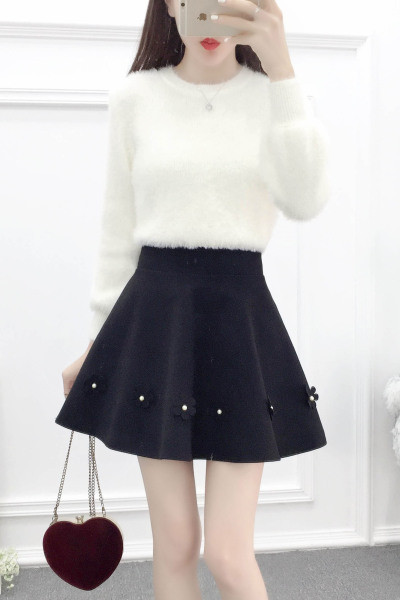 Модерен дамски комплект-разкроена пола и пуловер