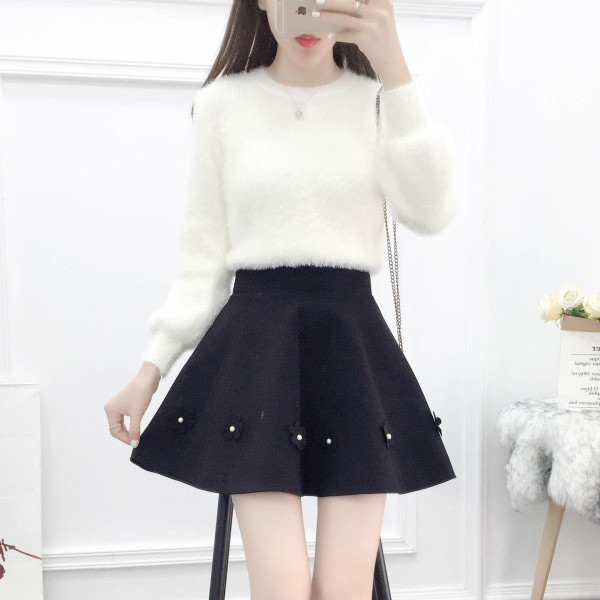 Модерен дамски комплект-разкроена пола и пуловер