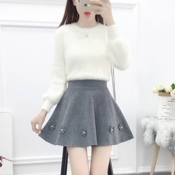 Модерен дамски комплект-разкроена пола и пуловер