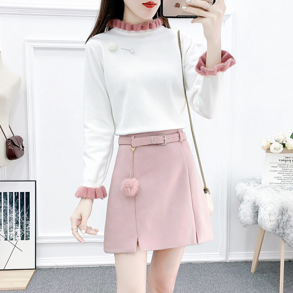 Комплект от пуловер с перла и пола с колан