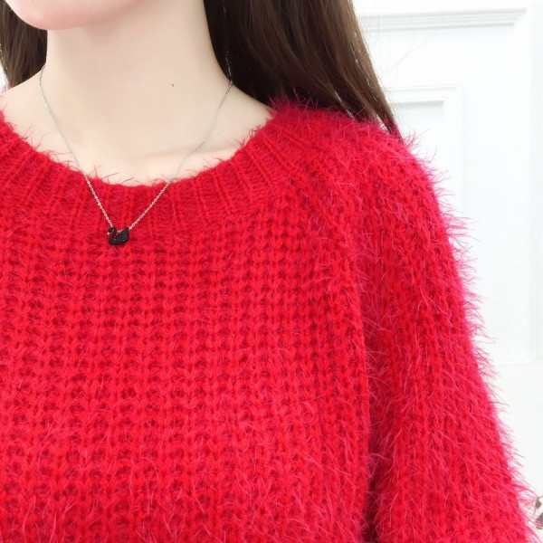 Дамски комплект от пуловер и пола