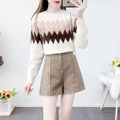 Praegune naiste komplekt - lühikesed püksid ja kampsun