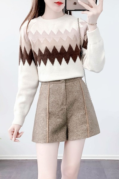 Praegune naiste komplekt - lühikesed püksid ja kampsun