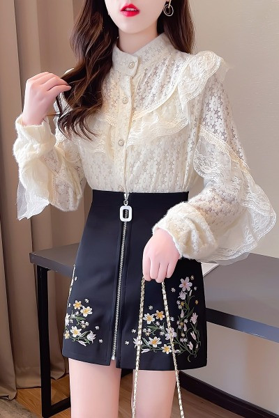 Moodne naiste komplekt lokkidega pitssärgist ja tikandiga seelikust