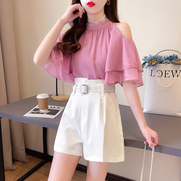 Дамски комплект от риза с голи рамене и къси панталони