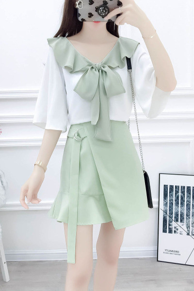 Комплект от дамска риза с 3/4 ръкав и пола 