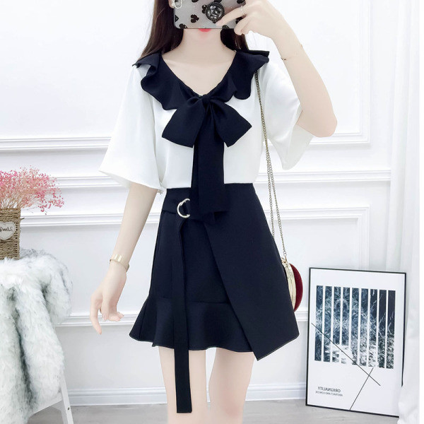 Комплект от дамска риза с 3/4 ръкав и пола 