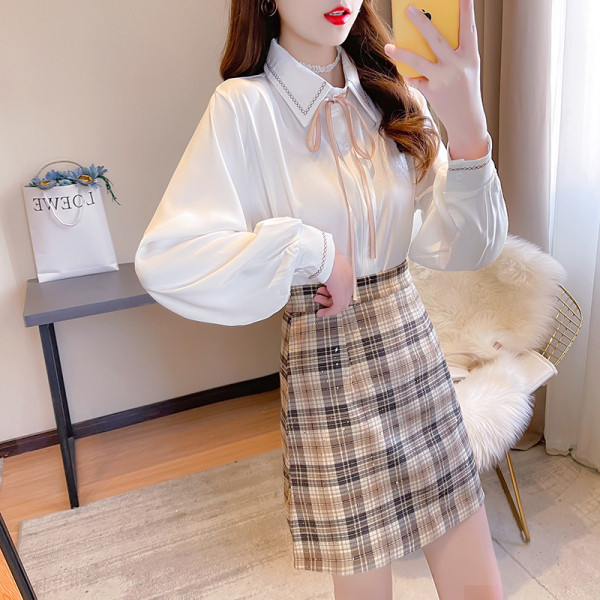 Naiste vabaaja komplekt paela ja ruudulise seelikuga