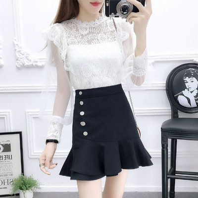 Модерен дамски комплект от дантелена блуза и пола