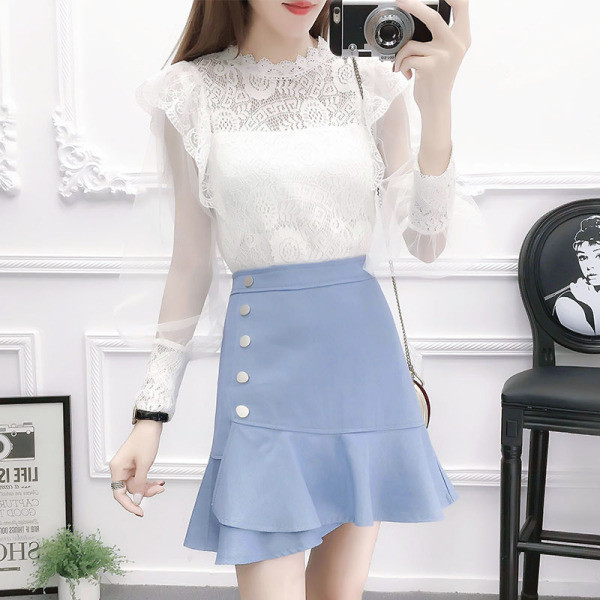 Модерен дамски комплект от дантелена блуза и пола