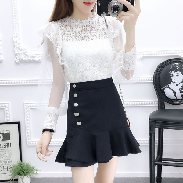 Модерен дамски комплект от дантелена блуза и пола