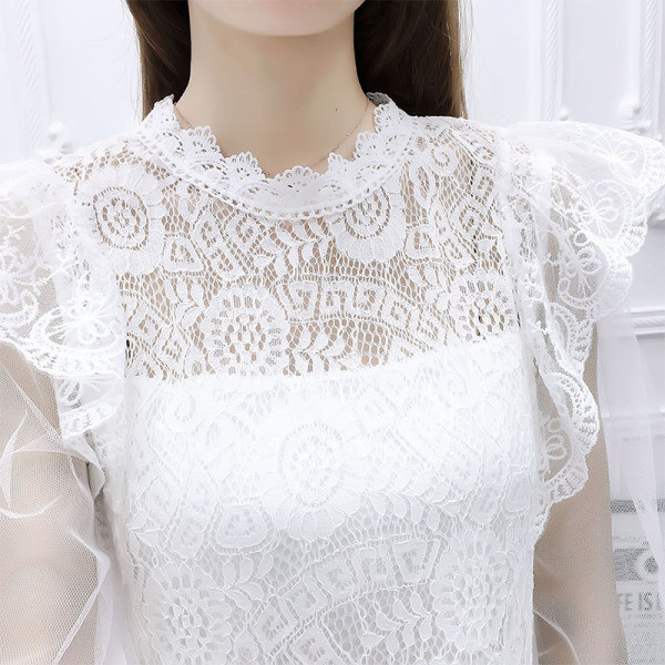 Модерен дамски комплект от дантелена блуза и пола