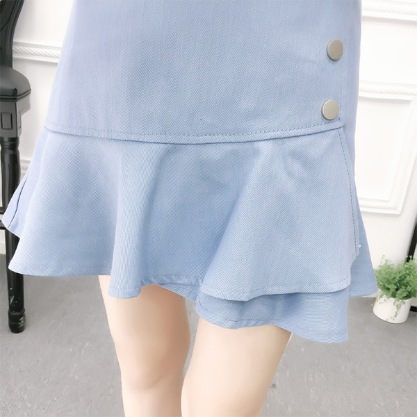 Модерен дамски комплект от дантелена блуза и пола