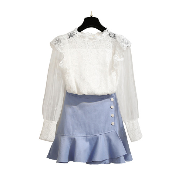 Модерен дамски комплект от дантелена блуза и пола