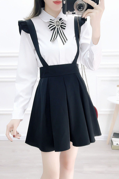 Нов модел дамски сет от разкроена рокля и риза в бял цвят