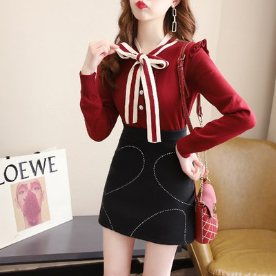 Moodne sügisene lipsude ja lühikese seelikuga särgikomplekt