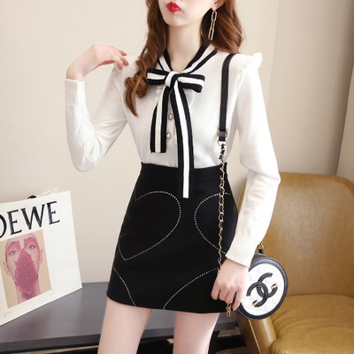 Moodne sügisene lipsude ja lühikese seelikuga särgikomplekt