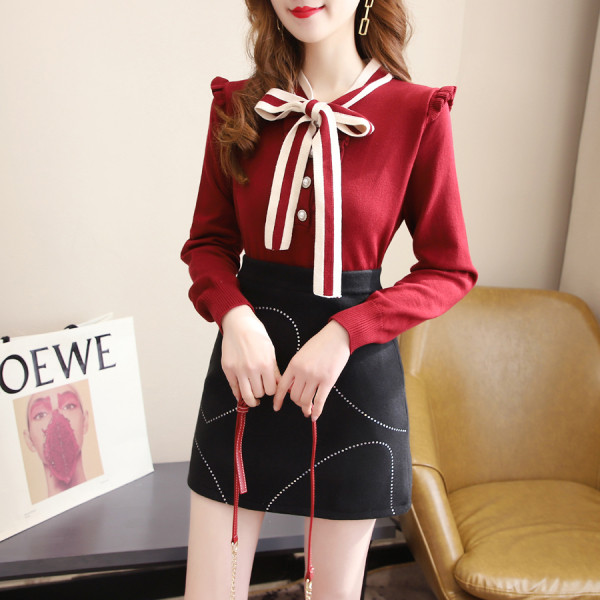 Moodne sügisene lipsude ja lühikese seelikuga särgikomplekt