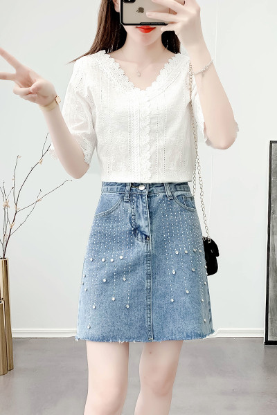 Комплект от дантелена блуза и пола с камъни