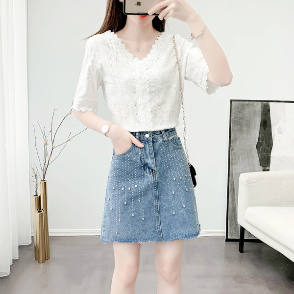 Комплект от дантелена блуза и пола с камъни