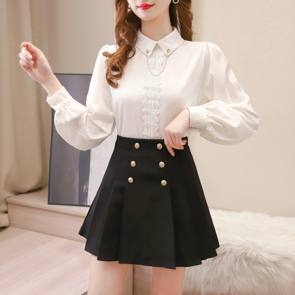 Naiste vabaaja komplekt, mis sisaldab särki ja plisseeritud seelikut