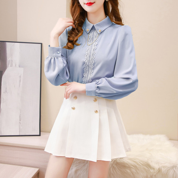 Naiste vabaaja komplekt, mis sisaldab särki ja plisseeritud seelikut