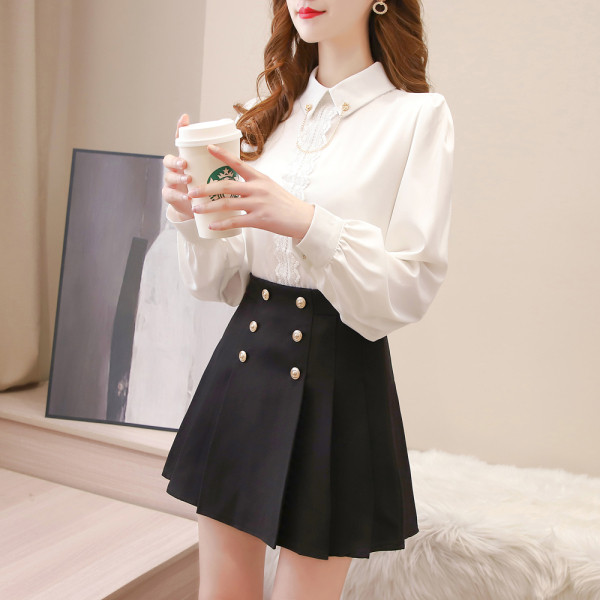 Naiste vabaaja komplekt, mis sisaldab särki ja plisseeritud seelikut