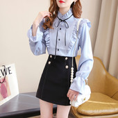 Naiste kaasaegne komplekt lühikesest seelikust ja särgist