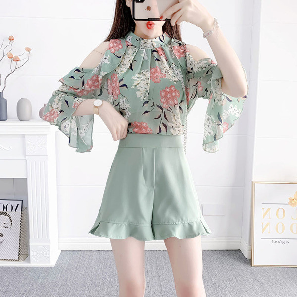 Lilletrükiga särgi ja lühikeste pükstega komplekt