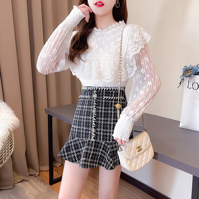 Ženski casual set od čipkaste košulje i karirane suknje