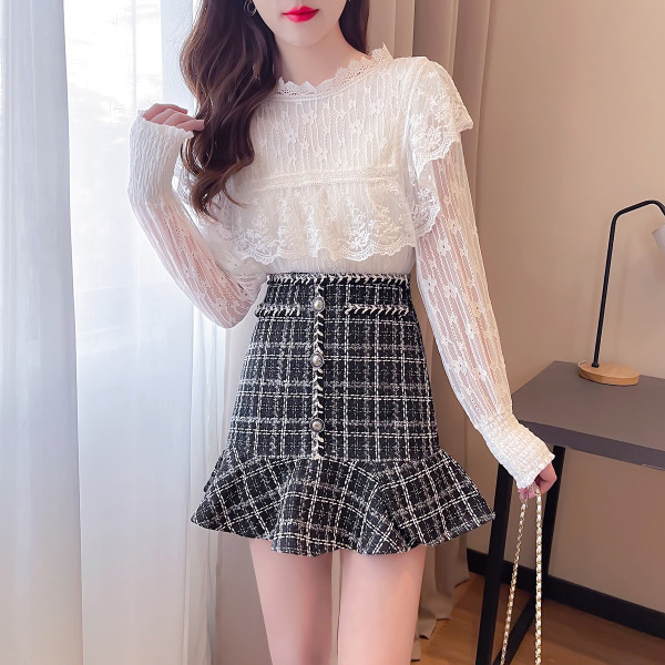 Ženski casual set od čipkaste košulje i karirane suknje
