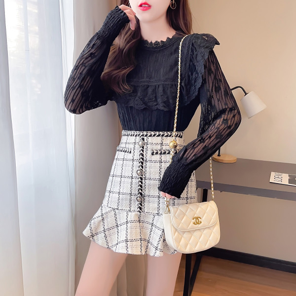 Ženski casual set od čipkaste košulje i karirane suknje