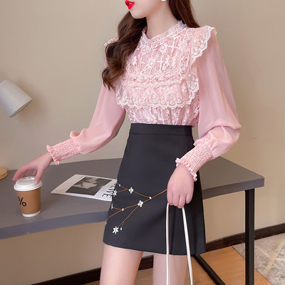 Γυναικεία κοντή φούστα με κέντημα και πουκάμισο