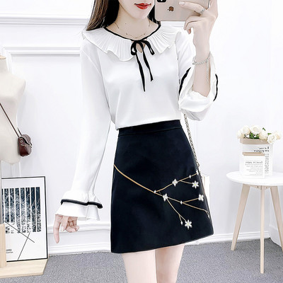 Μοντέρνο γυναικείο σετ - πουκάμισο με στρογγυλή λαιμόκοψη και φούστα με υψηλή μέση