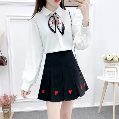 Naiste vabaaja komplekt klassikalise krae ja plisseeritud seelikuga