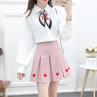 Naiste vabaaja komplekt klassikalise krae ja plisseeritud seelikuga