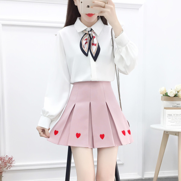 Naiste vabaaja komplekt klassikalise krae ja plisseeritud seelikuga