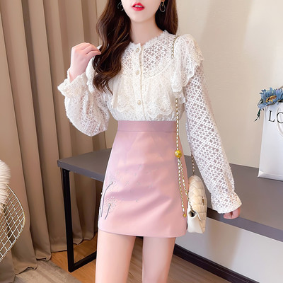 Aktuelan ženski komplet košulja i kratka suknja