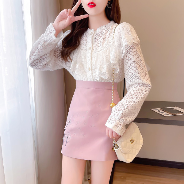 Aktuelan ženski komplet košulja i kratka suknja