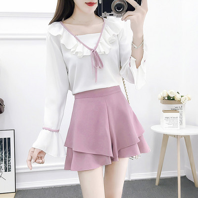 Naiste vabaaja komplekt kaheosalisest lootosevarrukate ja väljalõigatud seelikuga pluusist