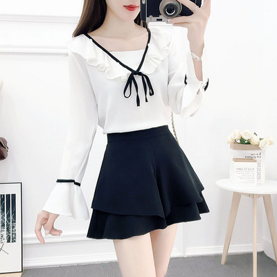 Naiste vabaaja komplekt kaheosalisest lootosevarrukate ja väljalõigatud seelikuga pluusist