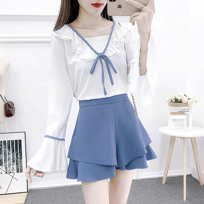 Naiste vabaaja komplekt kaheosalisest lootosevarrukate ja väljalõigatud seelikuga pluusist