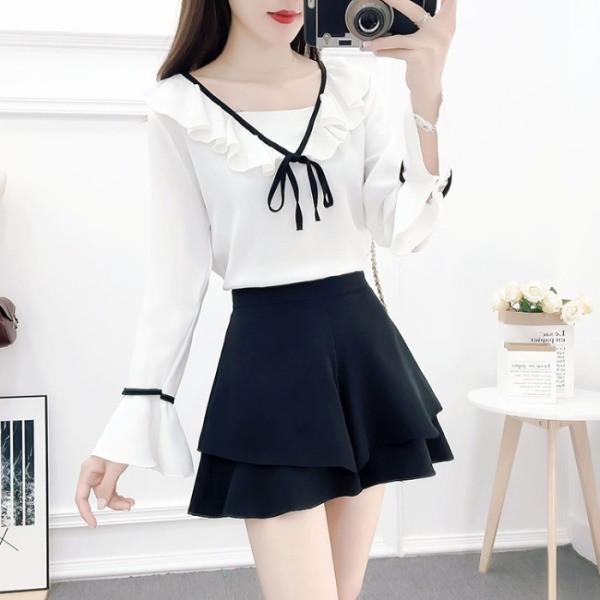 Naiste vabaaja komplekt kaheosalisest lootosevarrukate ja väljalõigatud seelikuga pluusist