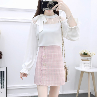 Naiste kaheosaline komplekt, mis sisaldab särki ja kõrge vöökohaga seelikut